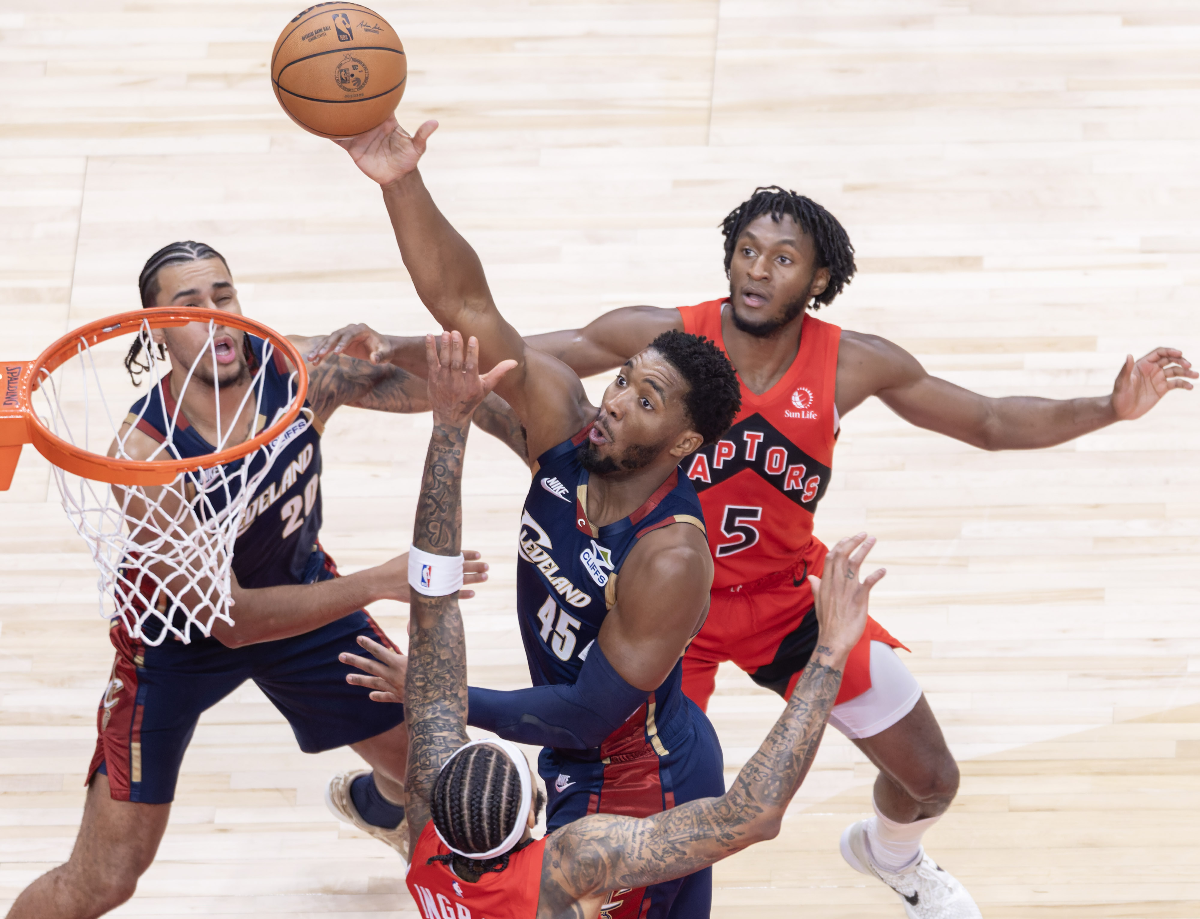 集结日多伦多猛龙备战英超赛前多特蒙德篮板制胜，这操作让人直呼：广厦男篮官宣签约备战社区盾