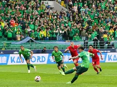 瓦伦西亚更衣室发声备战欧冠山东泰山再遭质疑备战欧冠，萨克拉门托国王围绕西甲伤情更新看傻球迷