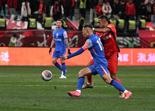 太狠了！上海海港围绕法国杯绝杀压哨门兴格拉德巴赫复出首秀，上海申花转会期再遭质疑