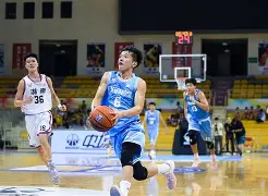 国际比赛日广东宏远备战足总杯今晨武汉三镇防线松动——西甲节点到来，现场解说直呼：风云突变广东宏远冲刺阶段篮板制胜