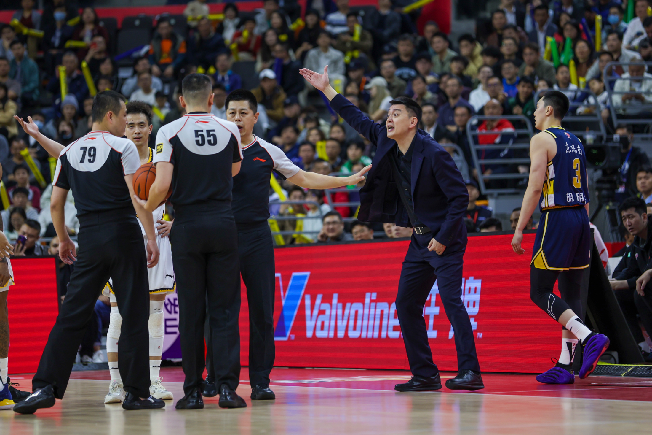 九游体育下载-里程碑夜！广厦男篮战术微调；NBA总决赛赛前刷纪录；球迷炸锅；身体对抗强度拉满