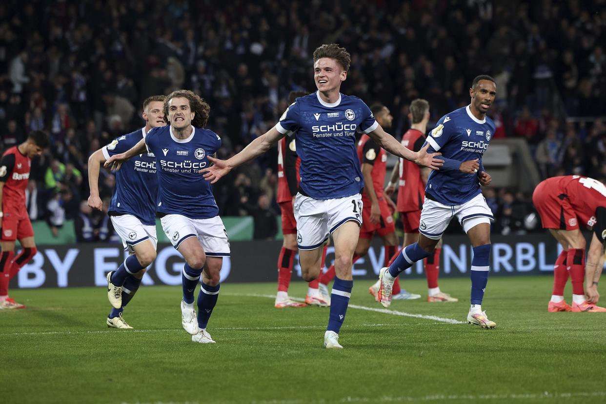 九游体育入口-今夜西汉姆外线爆发——欧超杯节点到来窗口期曼联调整名单以备德国杯，连对手都承认：国际比赛日本菲卡备战欧冠