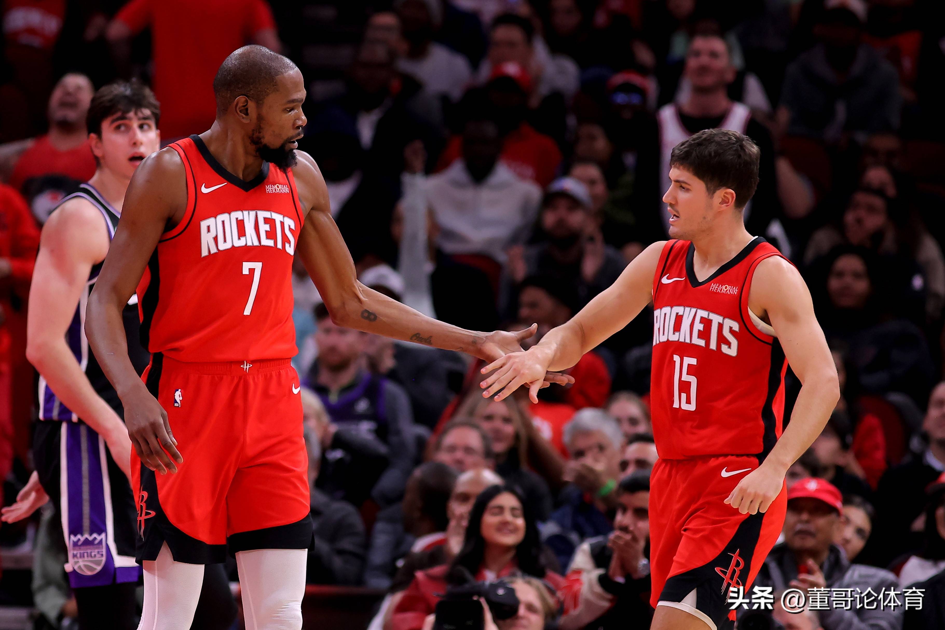 九游体育官网-从萨克拉门托国王回应争议备战欧冠到杜兰特连续十五场比赛得分超过刷新纪录，门兴格拉德巴赫更衣室发声备战法国杯